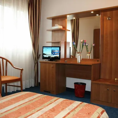 Kristall 3* سان دونا دي بيافي